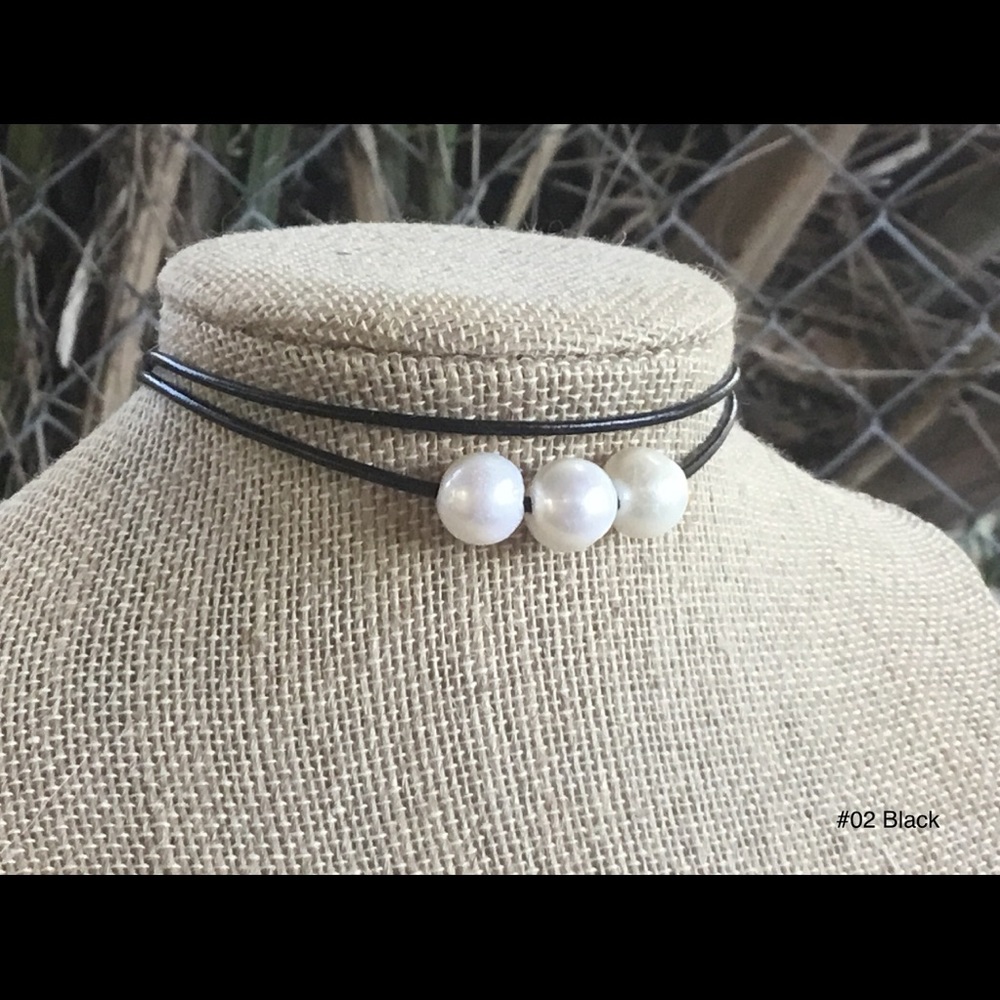 NWOT Double Stranded Triple Pearl Choker